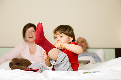 Hvorfor liker ikke babyen å bruke sokker