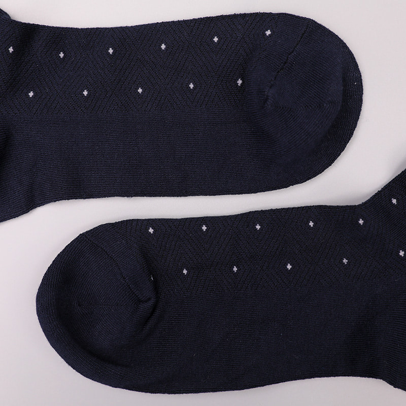 Myk spunnet silke nylon innpakket ammoniakk, usynlig diamantformet liten prikk jacquard håndsydde vintertykke herresokker WSD2851