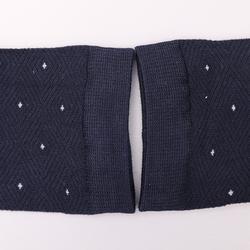 Myk spunnet silke nylon innpakket ammoniakk, usynlig diamantformet liten prikk jacquard håndsydde vintertykke herresokker WSD2851