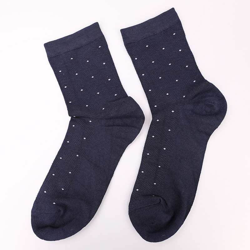 Myk spunnet silke nylon innpakket ammoniakk, usynlig diamantformet liten prikk jacquard håndsydde vintertykke herresokker WSD2851